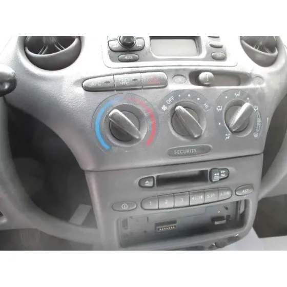TOYOTA YARIS (NCP1/NLP1/SCP1) '2000 1.0 LINEA LUNA PLATA