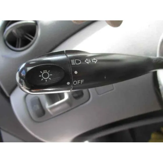 TOYOTA YARIS (NCP1/NLP1/SCP1) '2000 1.0 LINEA LUNA PLATA
