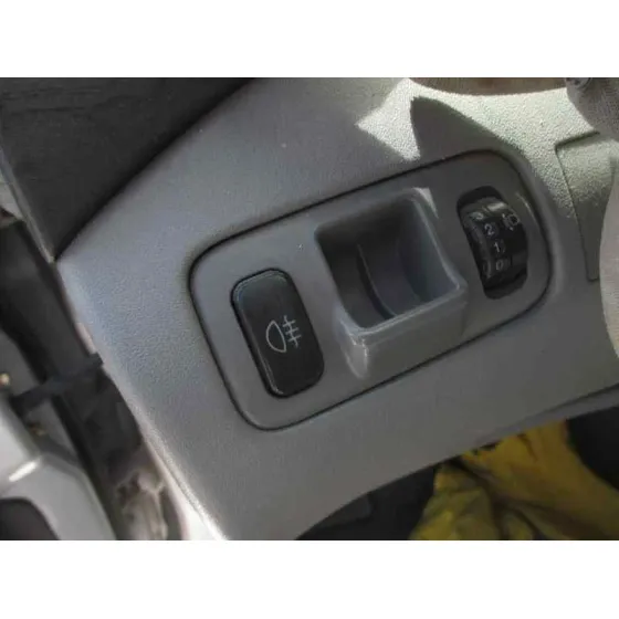 TOYOTA YARIS (NCP1/NLP1/SCP1) '2000 1.0 LINEA LUNA PLATA