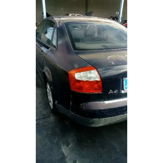AUDI A4 BERLINA (8E) '2004 1.9 TDI (96KW) AZUL
