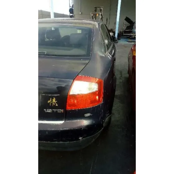 AUDI A4 BERLINA (8E) '2004 1.9 TDI (96KW) AZUL