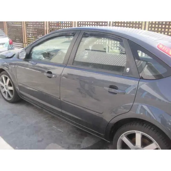 FORD FOCUS BERLINA (CAP) '2006 AMBIENTE (D) NEGRO