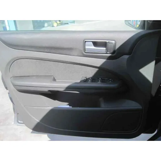 FORD FOCUS BERLINA (CAP) '2006 AMBIENTE (D) NEGRO