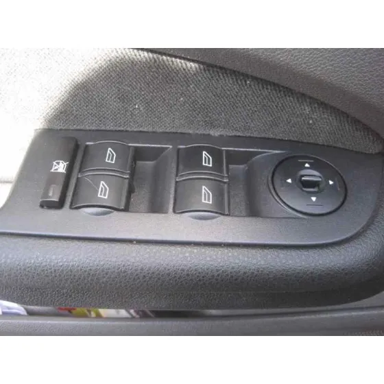 FORD FOCUS BERLINA (CAP) '2006 AMBIENTE (D) NEGRO