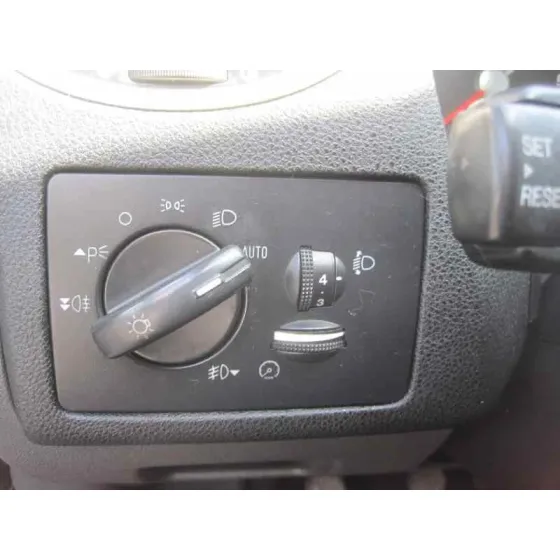 FORD FOCUS BERLINA (CAP) '2006 AMBIENTE (D) NEGRO