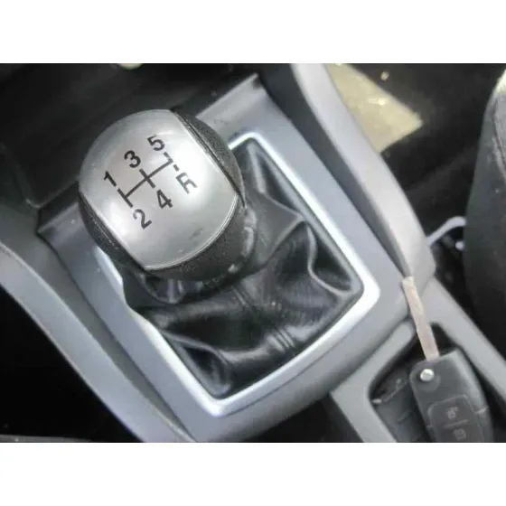 FORD FOCUS BERLINA (CAP) '2006 AMBIENTE (D) NEGRO