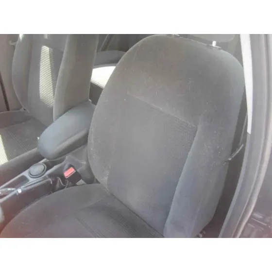 FORD FOCUS BERLINA (CAP) '2006 AMBIENTE (D) NEGRO