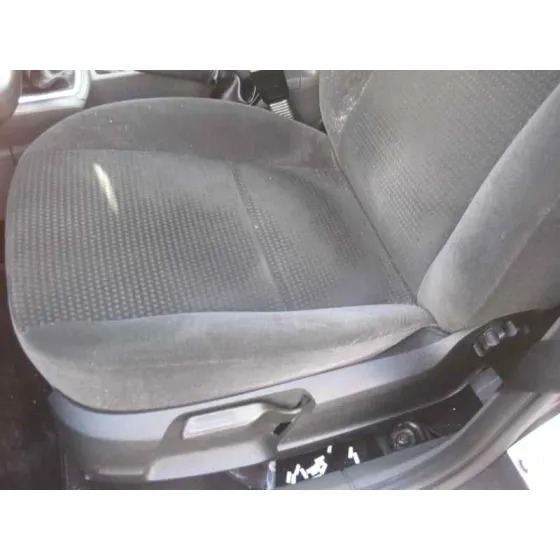 FORD FOCUS BERLINA (CAP) '2006 AMBIENTE (D) NEGRO