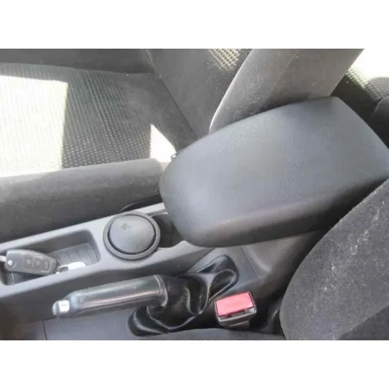 FORD FOCUS BERLINA (CAP) '2006 AMBIENTE (D) NEGRO