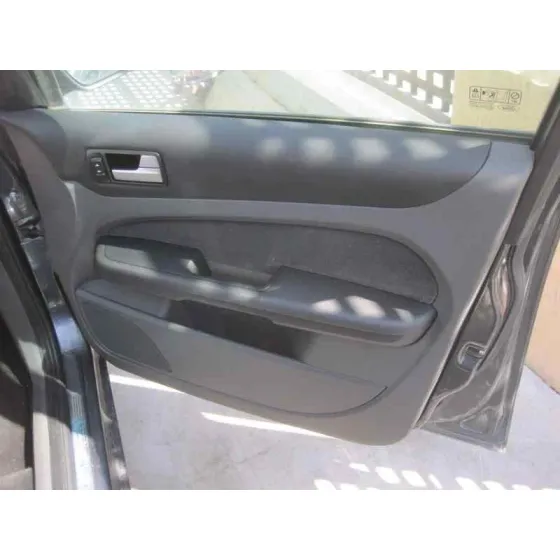 FORD FOCUS BERLINA (CAP) '2006 AMBIENTE (D) NEGRO