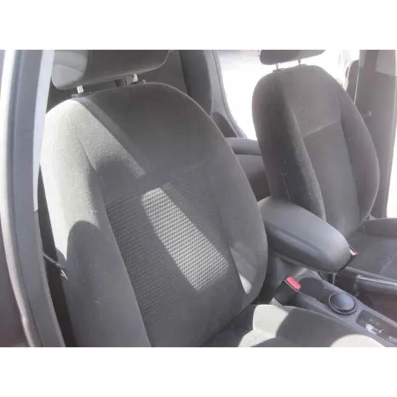 FORD FOCUS BERLINA (CAP) '2006 AMBIENTE (D) NEGRO