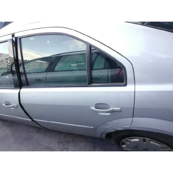 FORD MONDEO BERLINA (GE) '2001 * GRIS