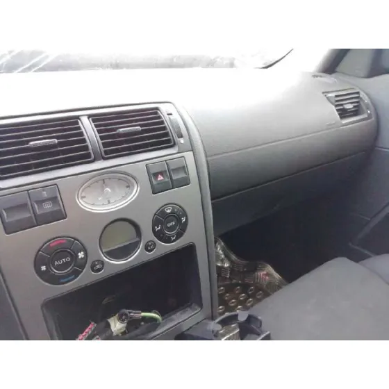 FORD MONDEO BERLINA (GE) '2001 * GRIS