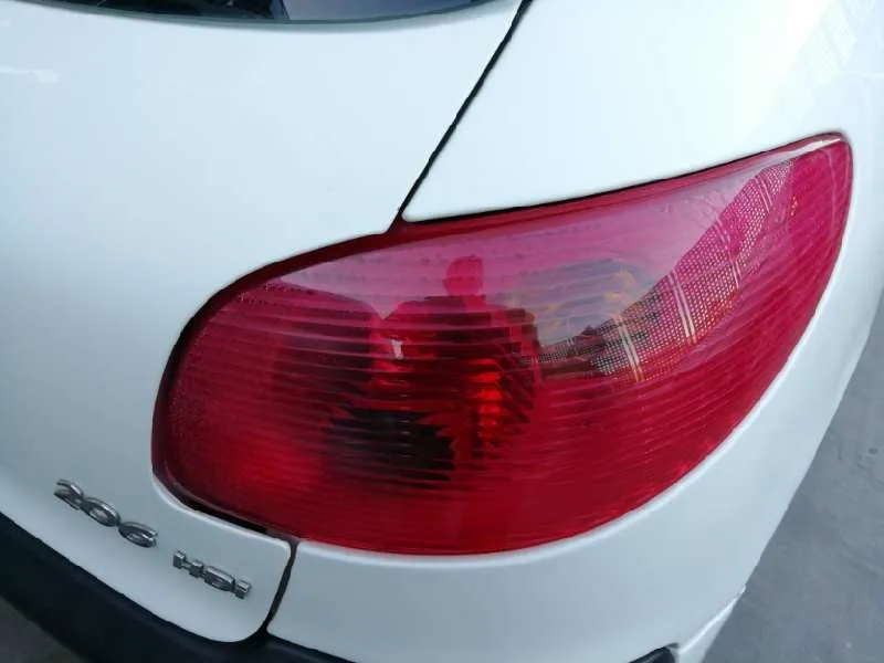 PEUGEOT 206 BERLINA PEUGEOT 206 BERLINA '2004 X-LINE BLANCO 2002
