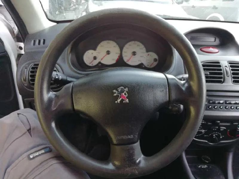 PEUGEOT 206 BERLINA PEUGEOT 206 BERLINA '2004 X-LINE BLANCO 2002