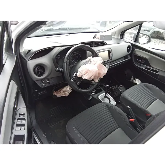 Toyota YARIS (_P13_) 2012