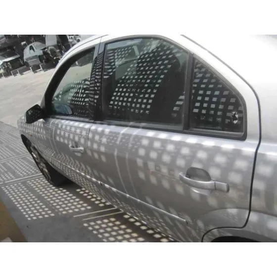 FORD MONDEO BERLINA (GE) '2002 AMBIENTE (06.2003->) (D) PLATA