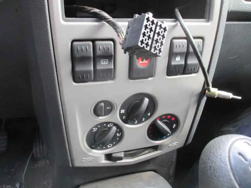 DACIA LOGAN '2006 AMBIANCE AZUL
