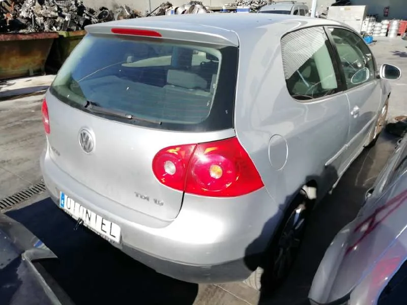 VOLKSWAGEN GOLF V BERLINA (1K1) VOLKSWAGEN GOLF V BERLINA (1K1) '2004 1.9 TDI PLATA 2003