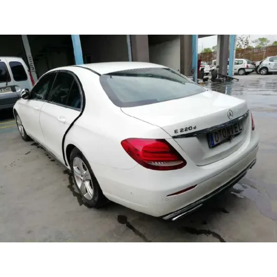 MERCEDES CLASE E LIM. (W213) '2016 E 220 D (213.004) BLANCO