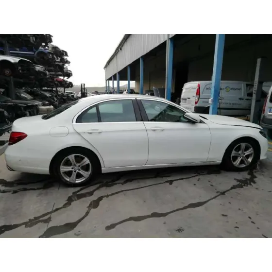 MERCEDES CLASE E LIM. (W213) '2016 E 220 D (213.004) BLANCO