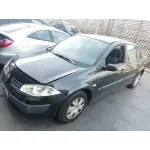 RENAULT MEGANE II CLASSIC BERLINA RENAULT MEGANE II CLASSIC BERLINA '2005 CONFORT AUTHENTIQUE NEGRO 2003