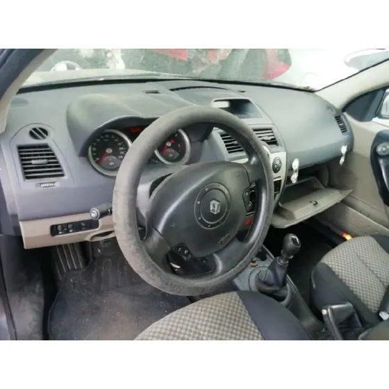 RENAULT MEGANE II CLASSIC BERLINA '2005 CONFORT AUTHENTIQUE NEGRO