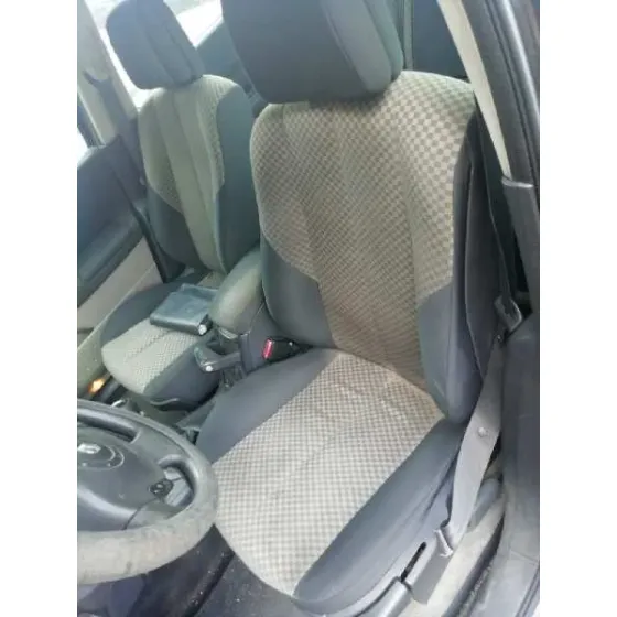 RENAULT MEGANE II CLASSIC BERLINA '2005 CONFORT AUTHENTIQUE NEGRO