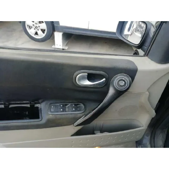 RENAULT MEGANE II CLASSIC BERLINA '2005 CONFORT AUTHENTIQUE NEGRO