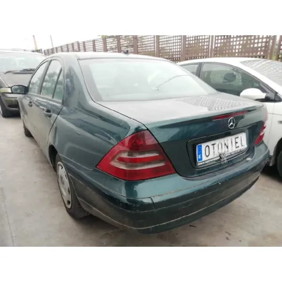 MERCEDES CLASE C (W203) BERLINA '2001 200 CDI (203.004) VERDE
