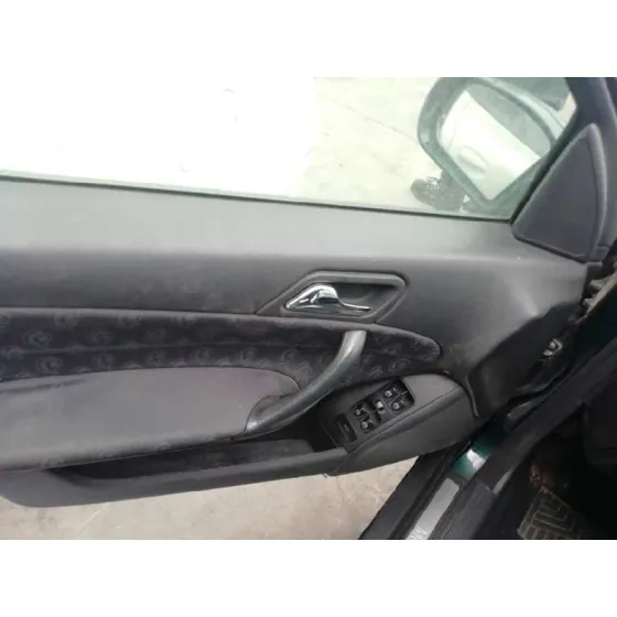 MERCEDES CLASE C (W203) BERLINA '2001 200 CDI (203.004) VERDE