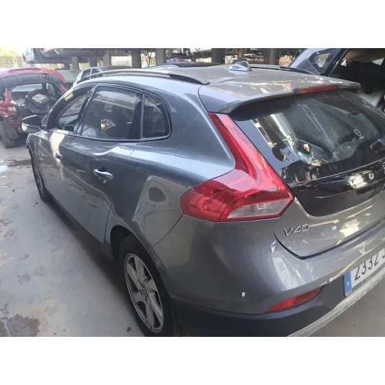 MOTOR D4204T8. CAMBIO MANUAL 6V CVF/KW: 13.19/88