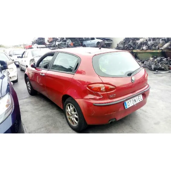 ALFA ROMEO 147 (190) '2001 1.9 JTD DISTINCTIVE ROJO