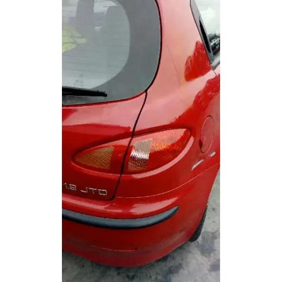 ALFA ROMEO 147 (190) '2001 1.9 JTD DISTINCTIVE ROJO