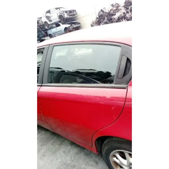 ALFA ROMEO 147 (190) '2001 1.9 JTD DISTINCTIVE ROJO