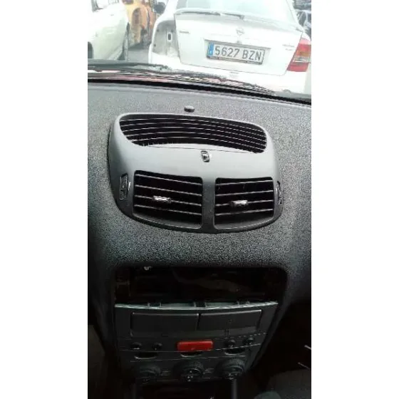 ALFA ROMEO 147 (190) '2001 1.9 JTD DISTINCTIVE ROJO