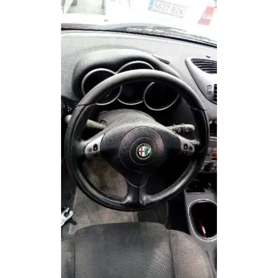 ALFA ROMEO 147 (190) '2001 1.9 JTD DISTINCTIVE ROJO