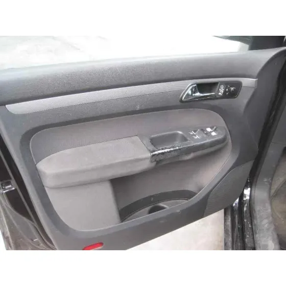 VOLKSWAGEN TOURAN (1T1) '2004 HIGHLINE NEGRO