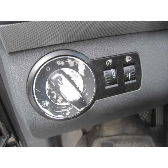 VOLKSWAGEN TOURAN (1T1) '2004 HIGHLINE NEGRO