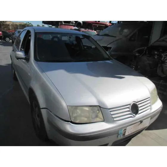VOLKSWAGEN BORA BERLINA (1J2) '2001 CONCEPTLINE GRIS PLATA