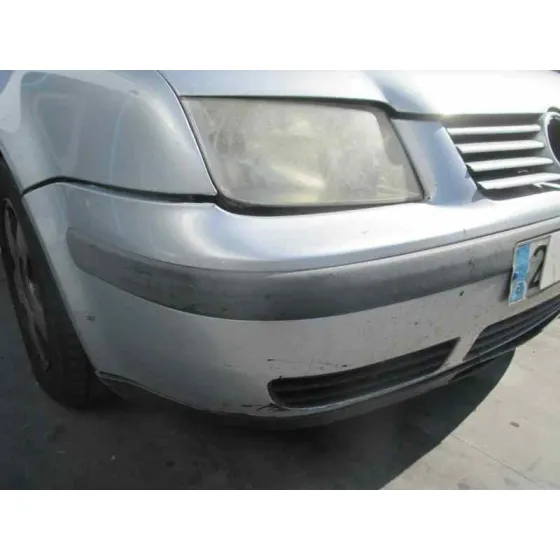 VOLKSWAGEN BORA BERLINA (1J2) '2001 CONCEPTLINE GRIS PLATA