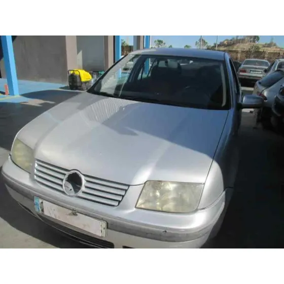 VOLKSWAGEN BORA BERLINA (1J2) '2001 CONCEPTLINE GRIS PLATA