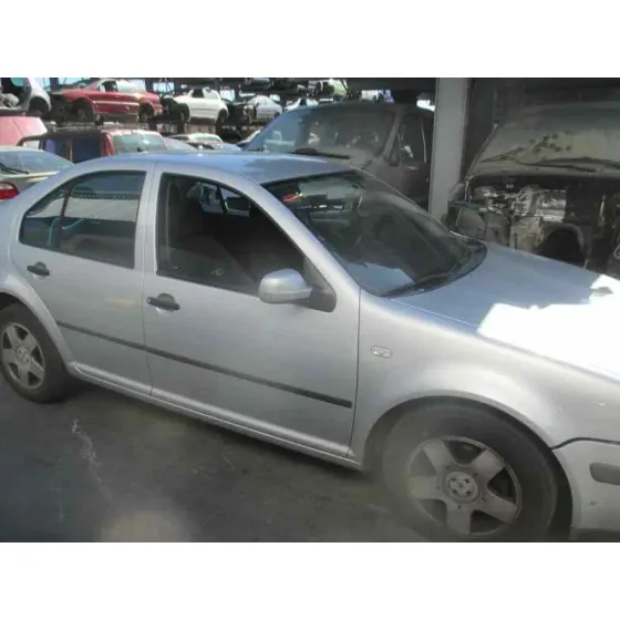 VOLKSWAGEN BORA BERLINA (1J2) '2001 CONCEPTLINE GRIS PLATA
