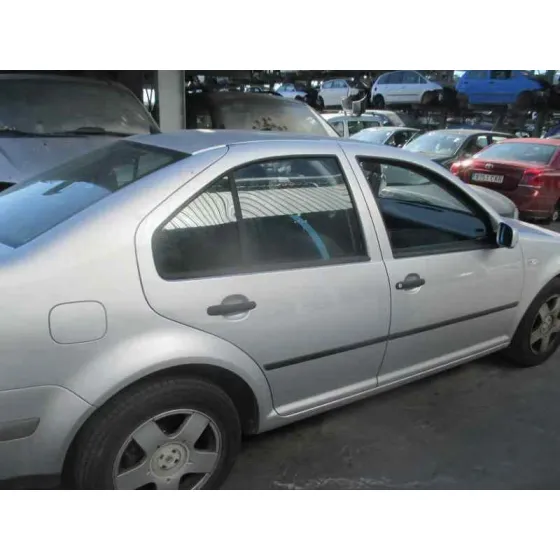 VOLKSWAGEN BORA BERLINA (1J2) '2001 CONCEPTLINE GRIS PLATA