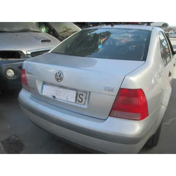 VOLKSWAGEN BORA BERLINA (1J2) '2001 CONCEPTLINE GRIS PLATA