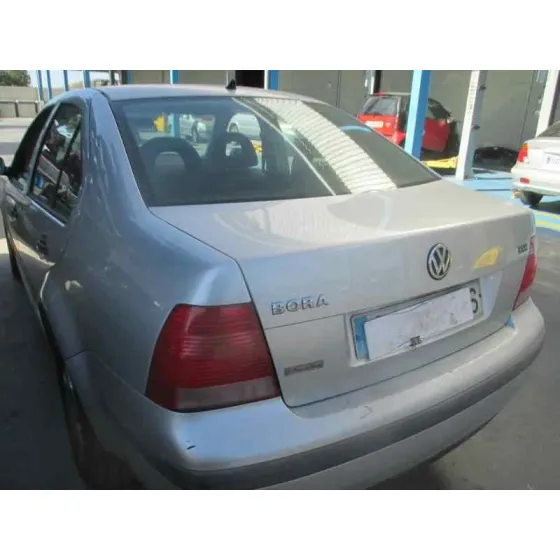 VOLKSWAGEN BORA BERLINA (1J2) '2001 CONCEPTLINE GRIS PLATA