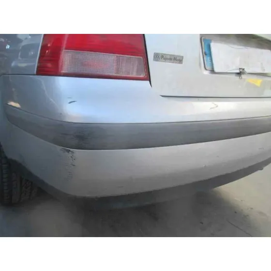 VOLKSWAGEN BORA BERLINA (1J2) '2001 CONCEPTLINE GRIS PLATA