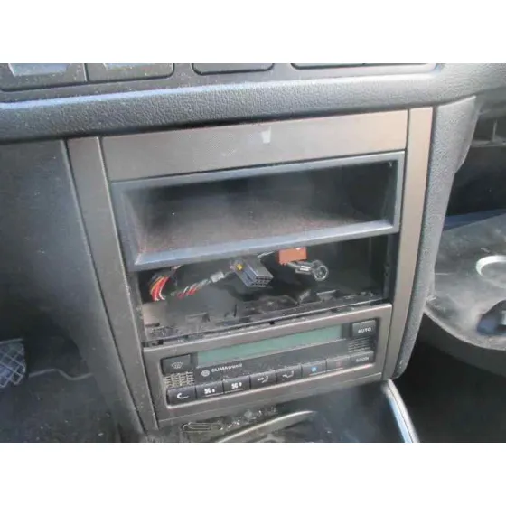 VOLKSWAGEN BORA BERLINA (1J2) '2001 CONCEPTLINE GRIS PLATA
