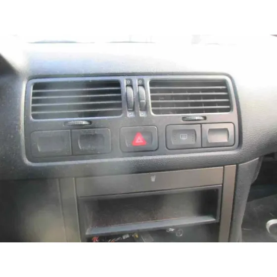 VOLKSWAGEN BORA BERLINA (1J2) '2001 CONCEPTLINE GRIS PLATA