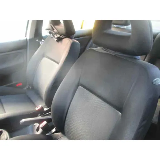 VOLKSWAGEN BORA BERLINA (1J2) '2001 CONCEPTLINE GRIS PLATA